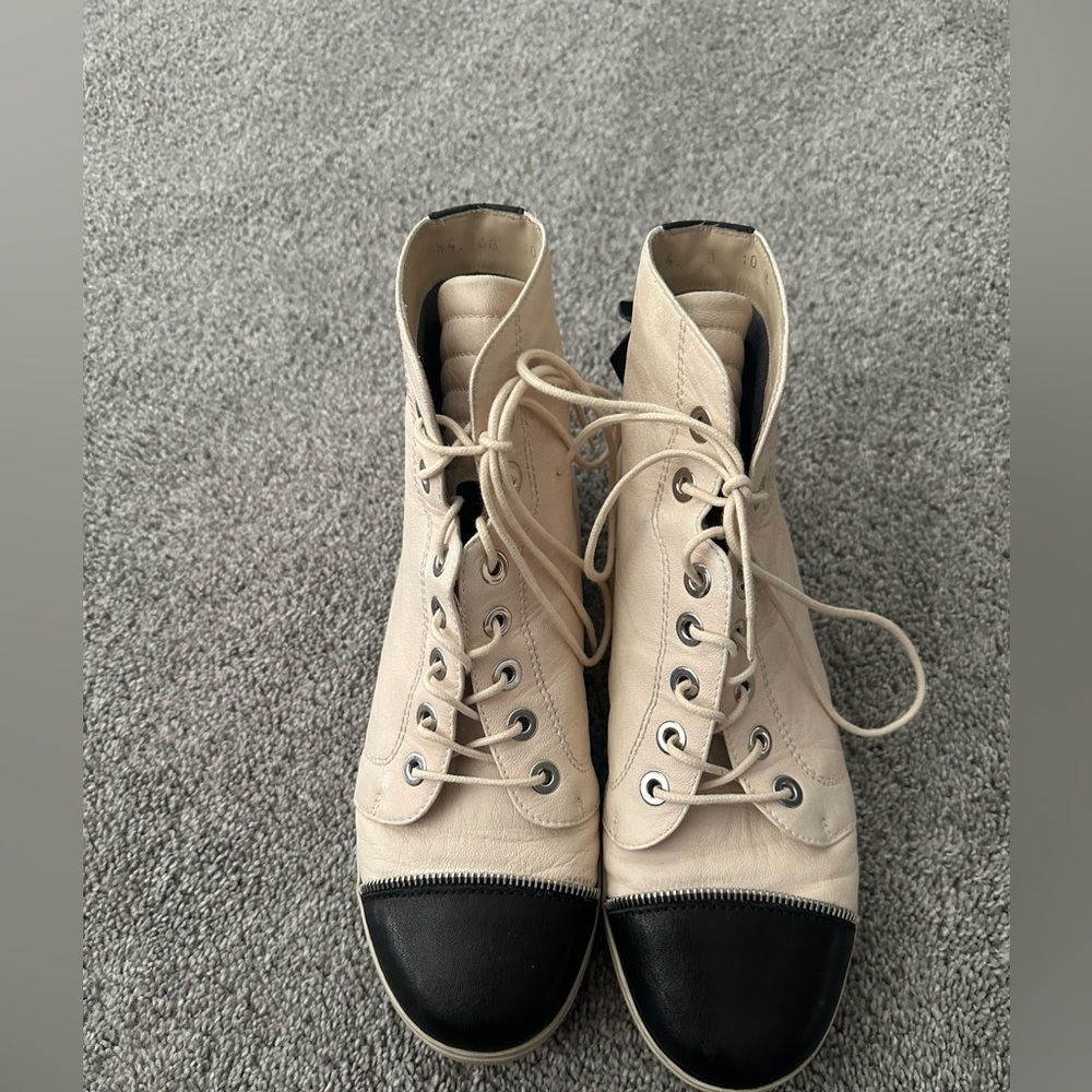 STUART WEITZMAN $435 ZIPIT Bone / Black Leather Cap Toe High Top Sneakers 10 m - Picture 2 of 7